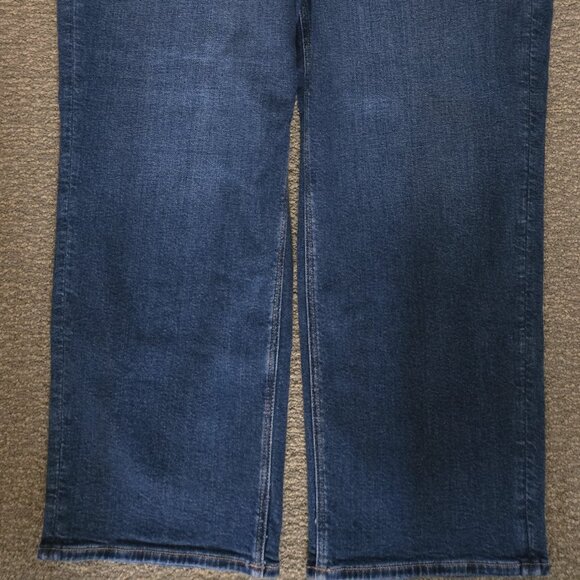 NWT American Eagle AE Curvy Straight Stretch Jeans Size 18 Short - Picture 4 of 4